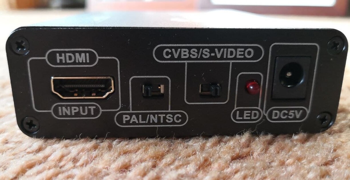 Inputs on a HDMI to S-video downscaler